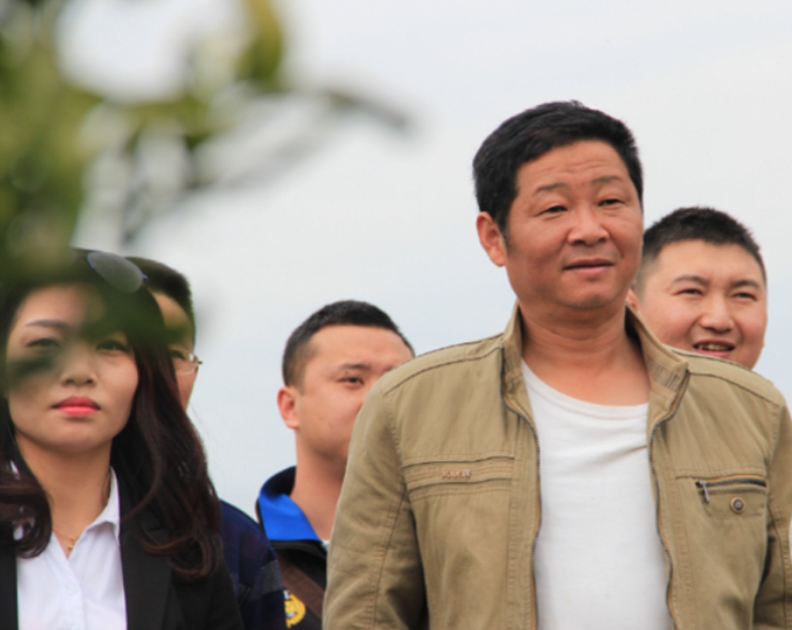 在2008年,赵亮告诉他的妻子胡敬,他不再想当演员了,准备回四川养鸡!