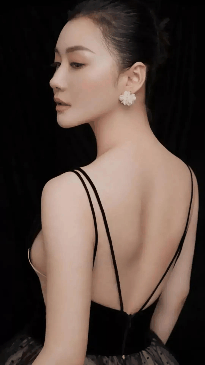 gif创作人# 王婉娟真是无可挑剔.