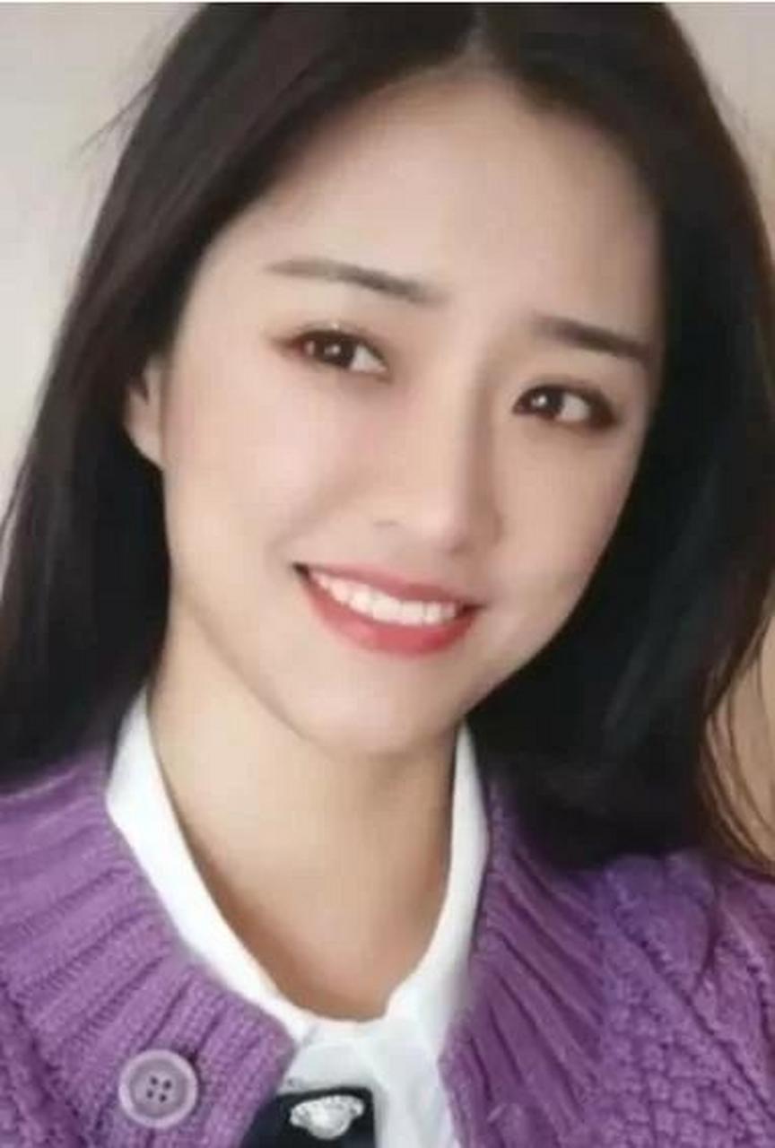 山东滨州第一网红三妮阿姨,旧照不小心被翻了出来(下图1～6),根本不是