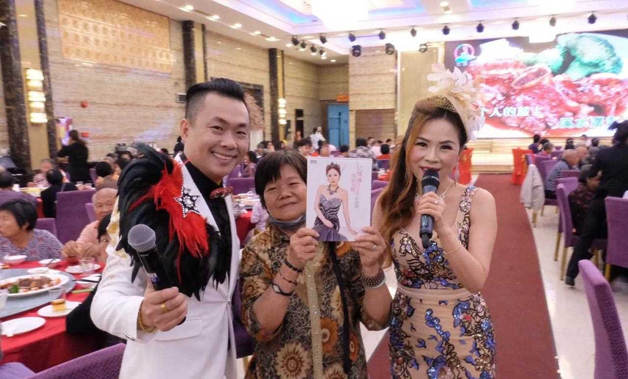 广州竹溪酒家今天上午在佛山南海店举行第十四届爱老敬老联欢午宴,共