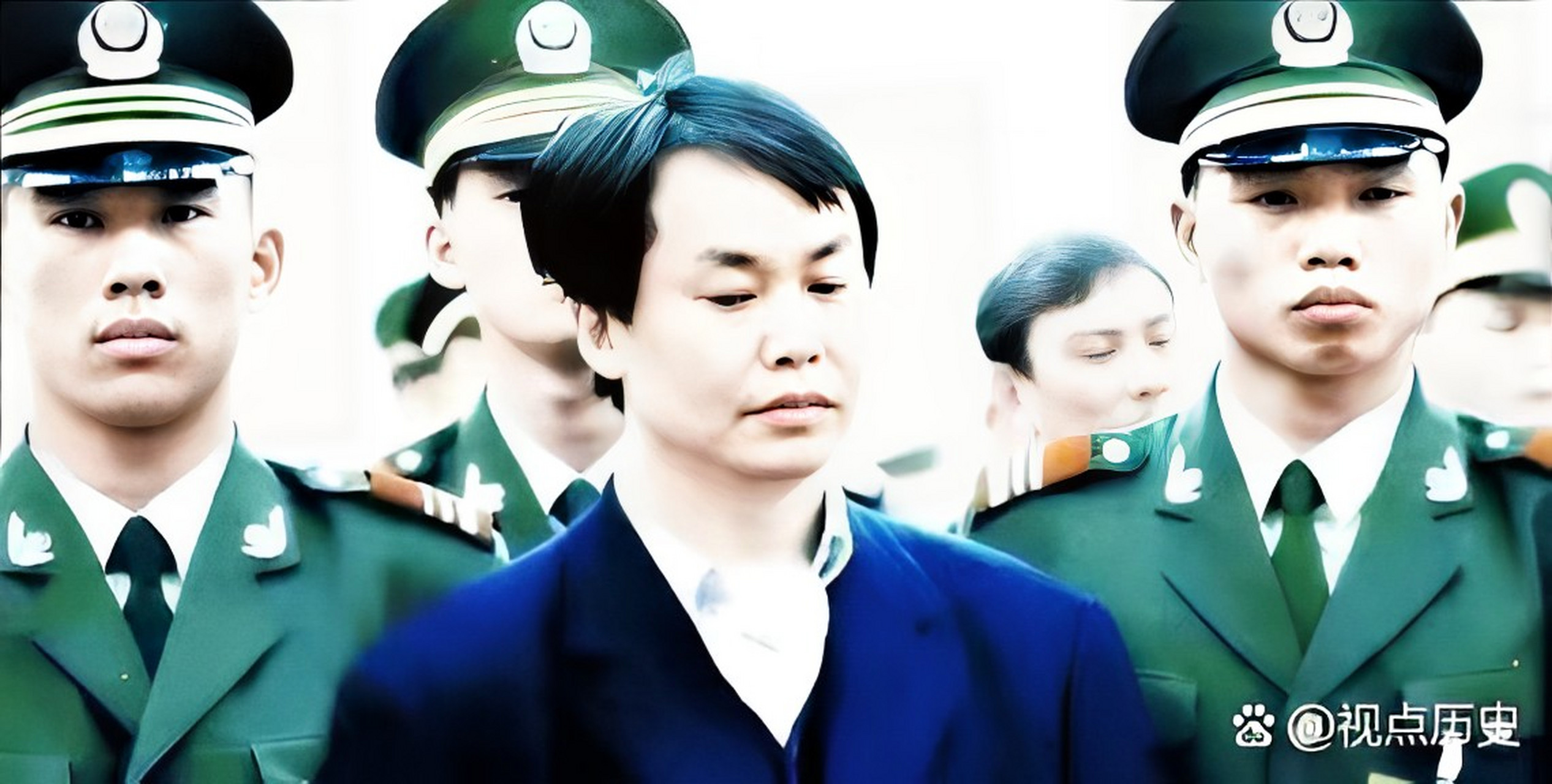 1998年,"贼王"张子强被广东警方逮捕的照片.