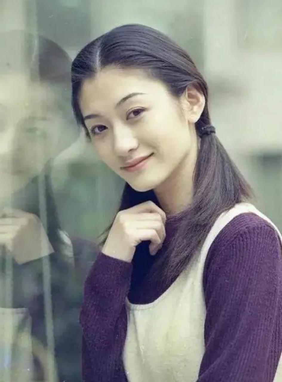 李小冉年轻时和现在的照片,两种完全不同的美,你更喜欢哪一种?
