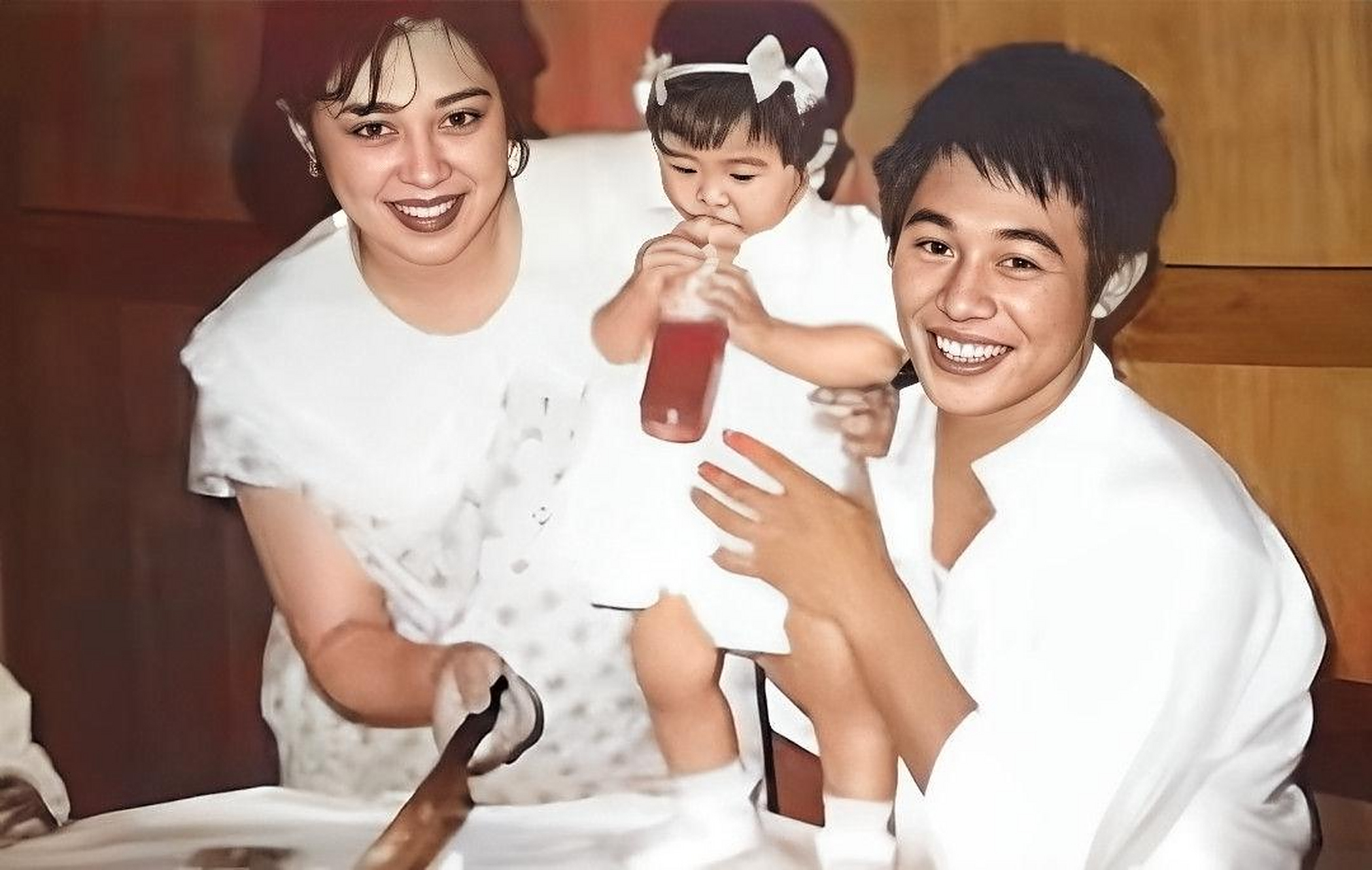 1989年李连杰与前妻女儿的珍贵合影.