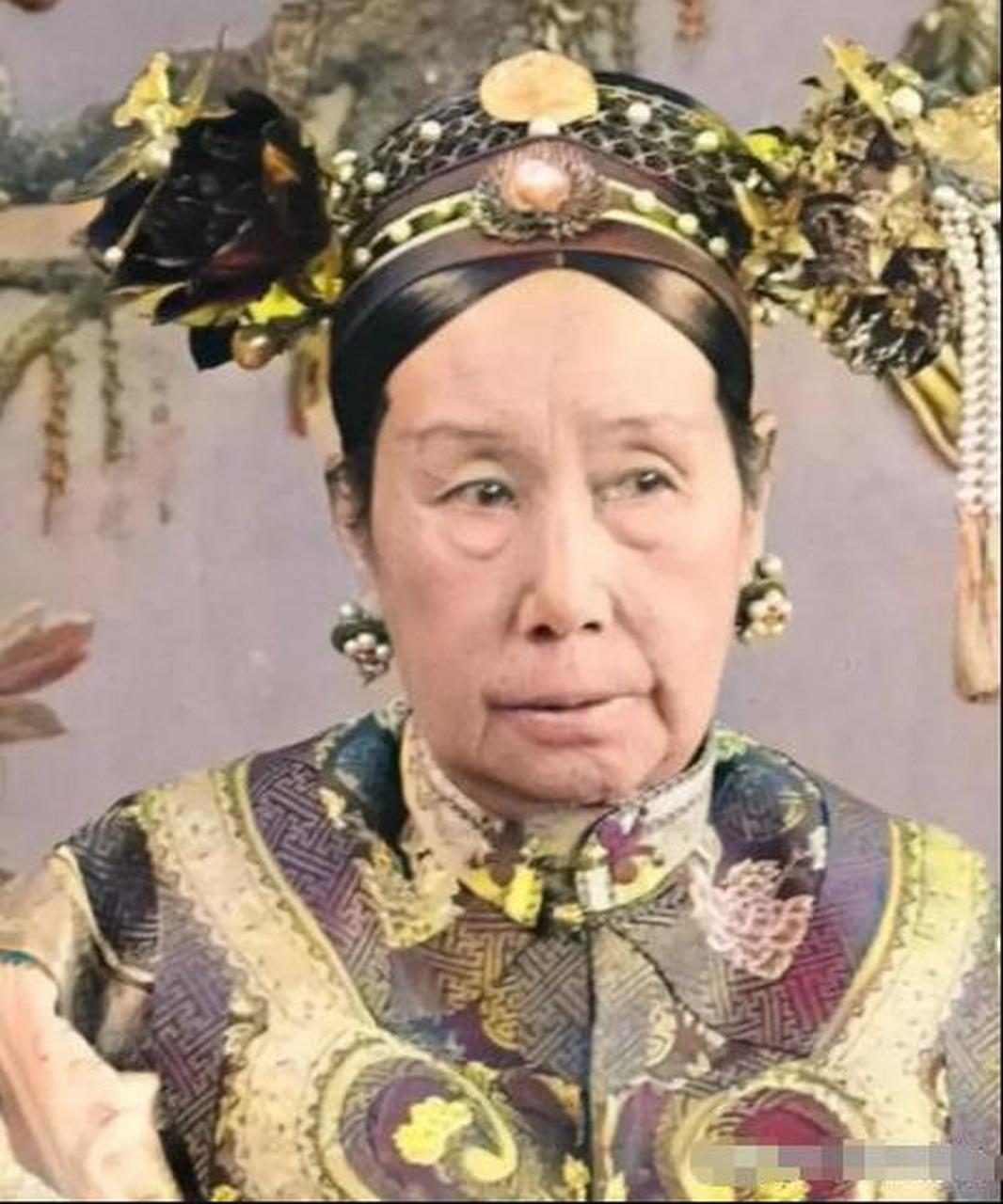 慈禧太后年轻时长什么样?看完她的修复老照片,顿时觉得爱上了.