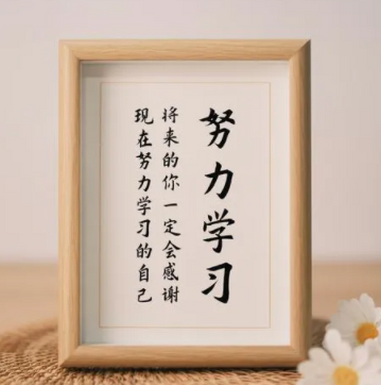 老三年轻的时候不读书,社会上混,嫁给了一个南方人,十年不曾