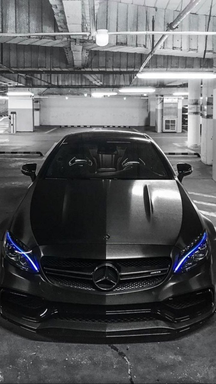 最美奔驰永远属于这双犀利的"恶魔之眼" #自拍