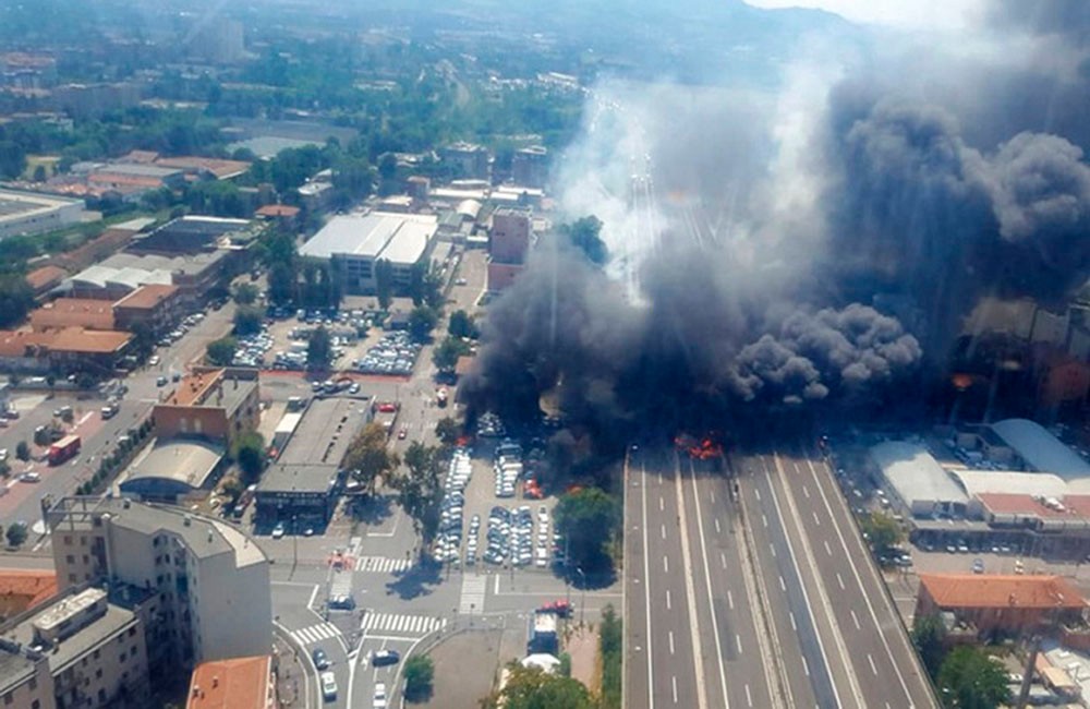 意大利米兰发生爆炸 数辆汽车起火