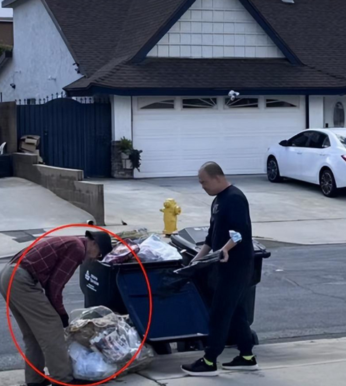 近日,有网友在网络上晒出了老戏骨孙海英在美国的现状,66岁的孙海英