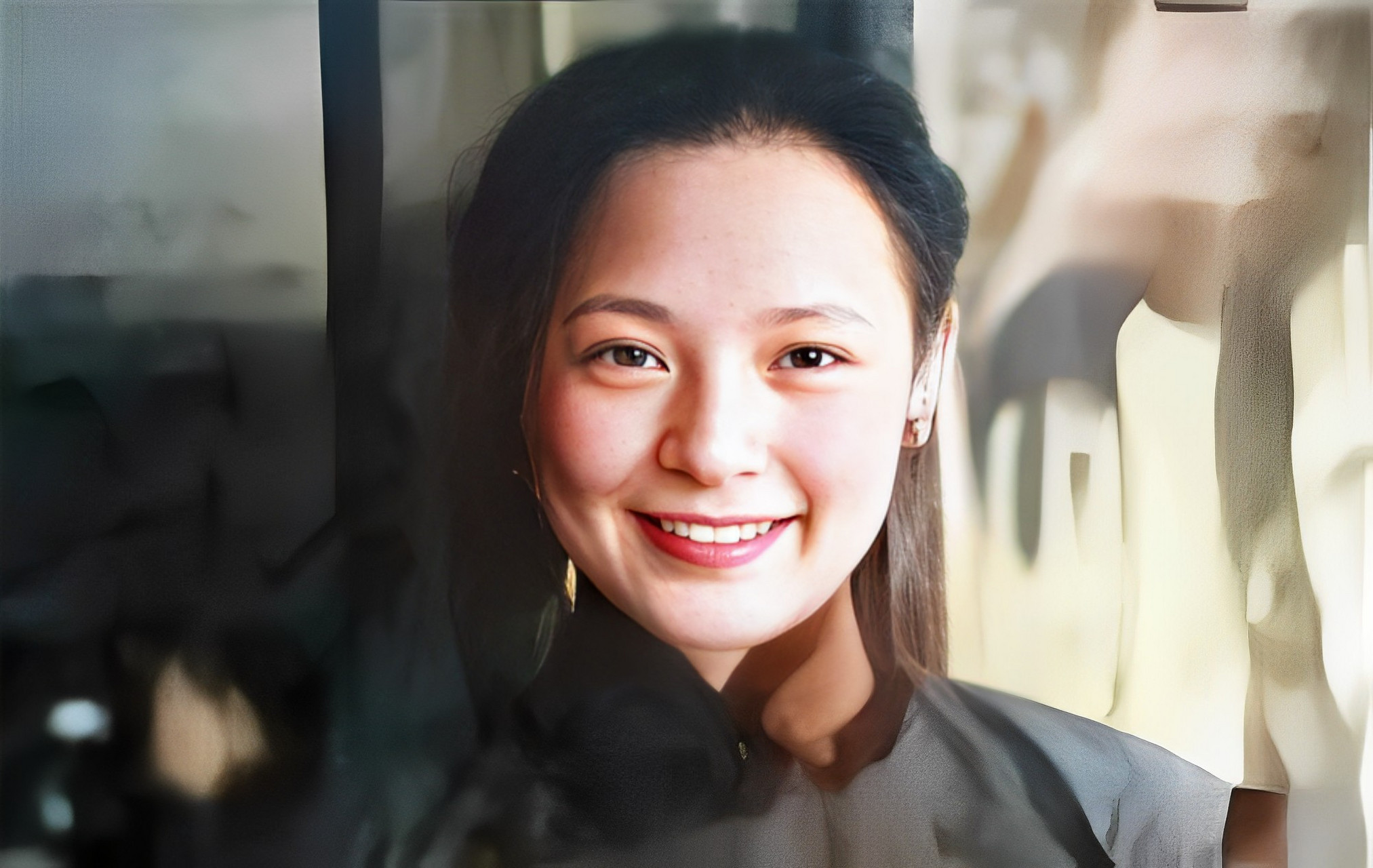 "  唐瑛出生于一个富裕的家庭,是上海名副其实的名媛