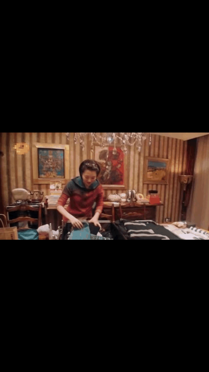 gif创作人# 看看许晴的豪宅吧,把自己当成了皇太后,家里装修得像攀浇