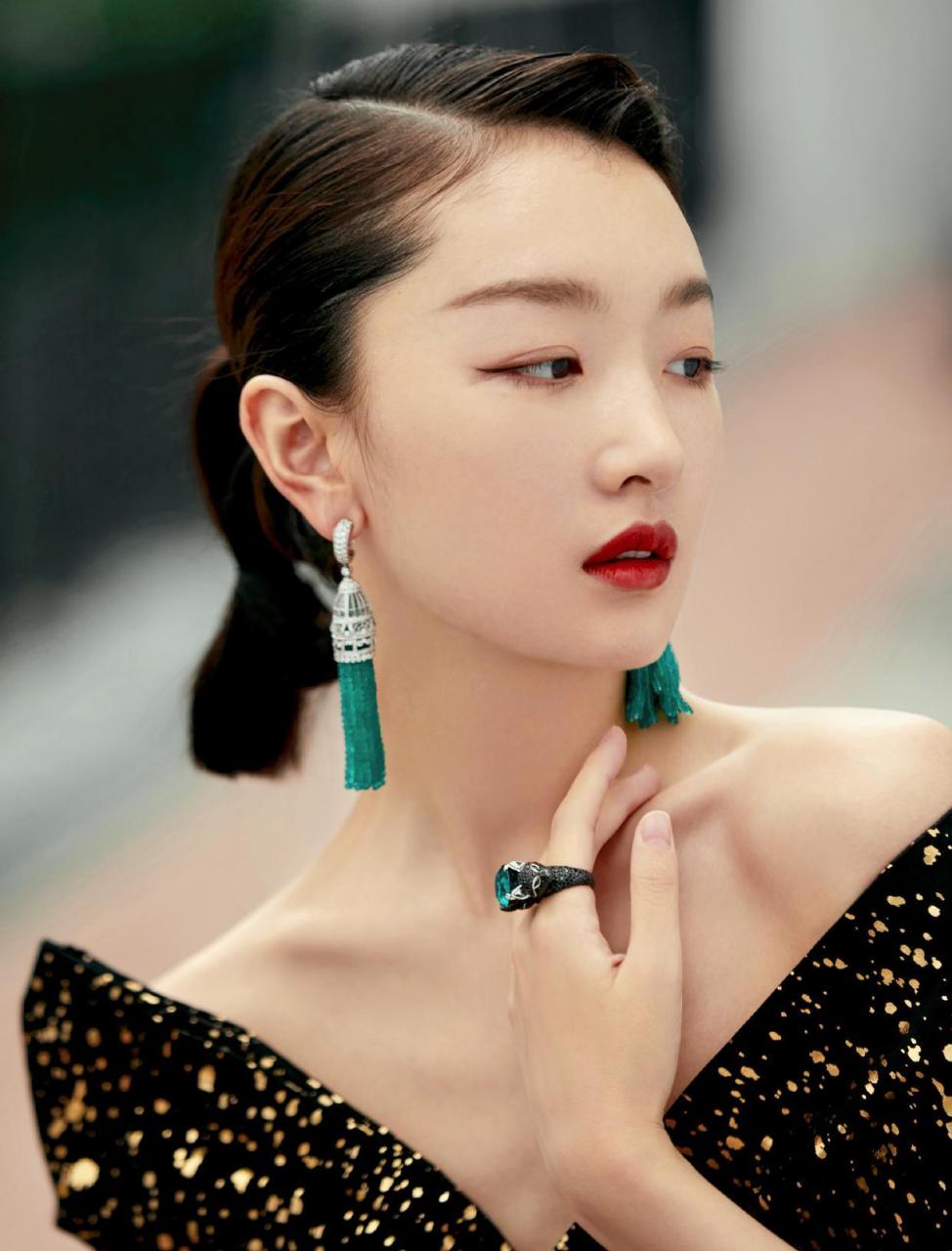 周冬雨出席千古玦尘发布会 周冬雨|今日身穿imaneayissi2021春夏定制