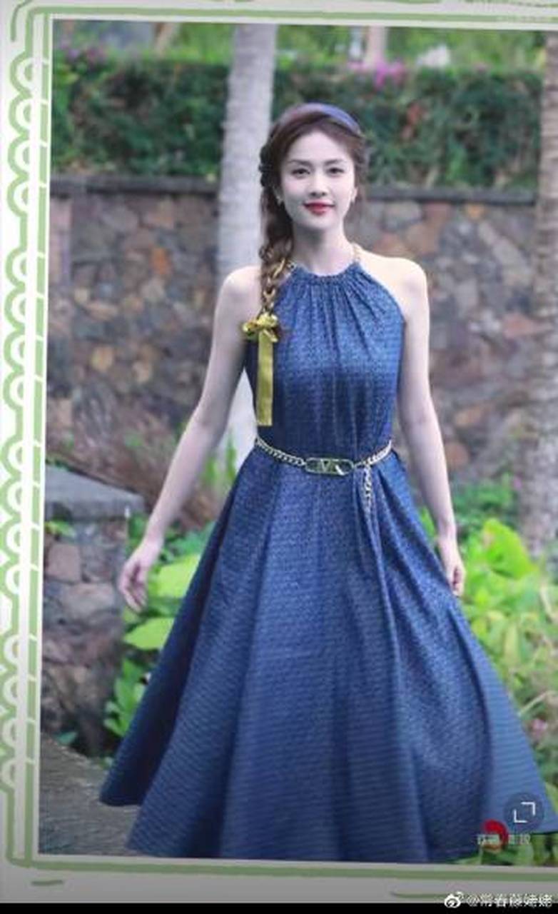 白鹿,蓝色裙子~ #白鹿# #时尚# #穿搭