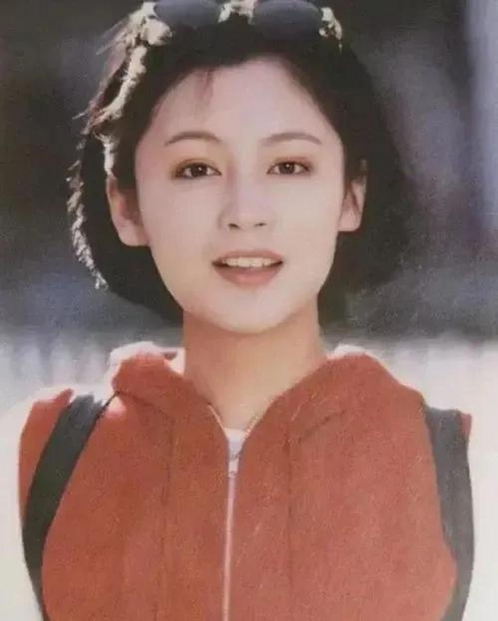 陈红年轻时的照片19岁图片