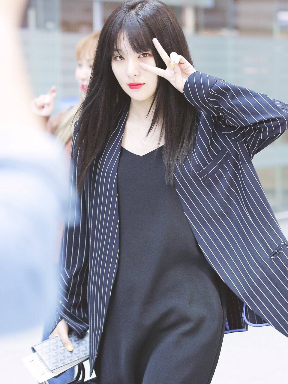 姜涩琪日常私服穿搭分享 外套|forum the store 包包|&other stories