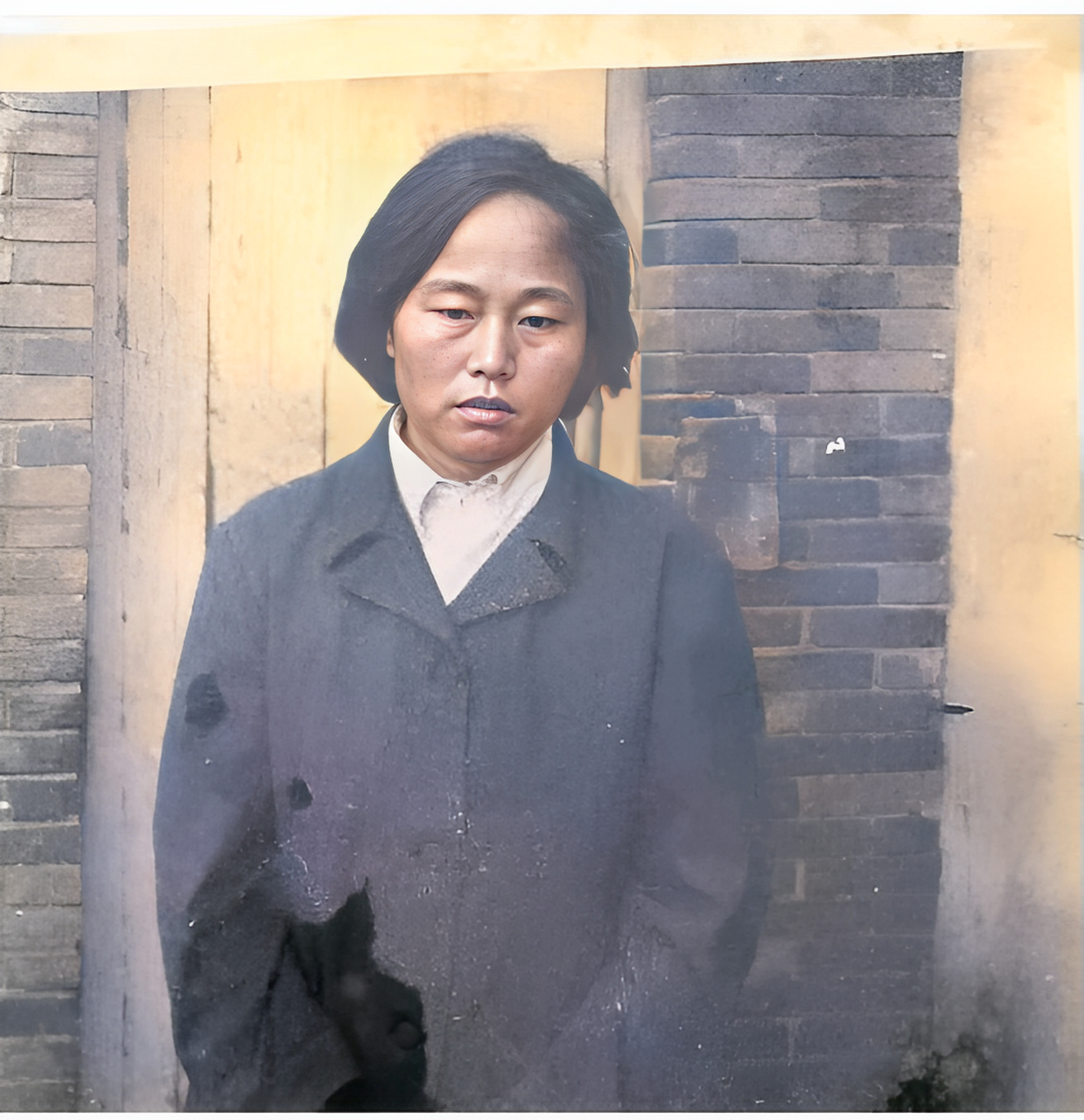 1986年,"女皇帝"晁正坤被捕后,真没想到照片中这个长相平凡,衣冠楚楚