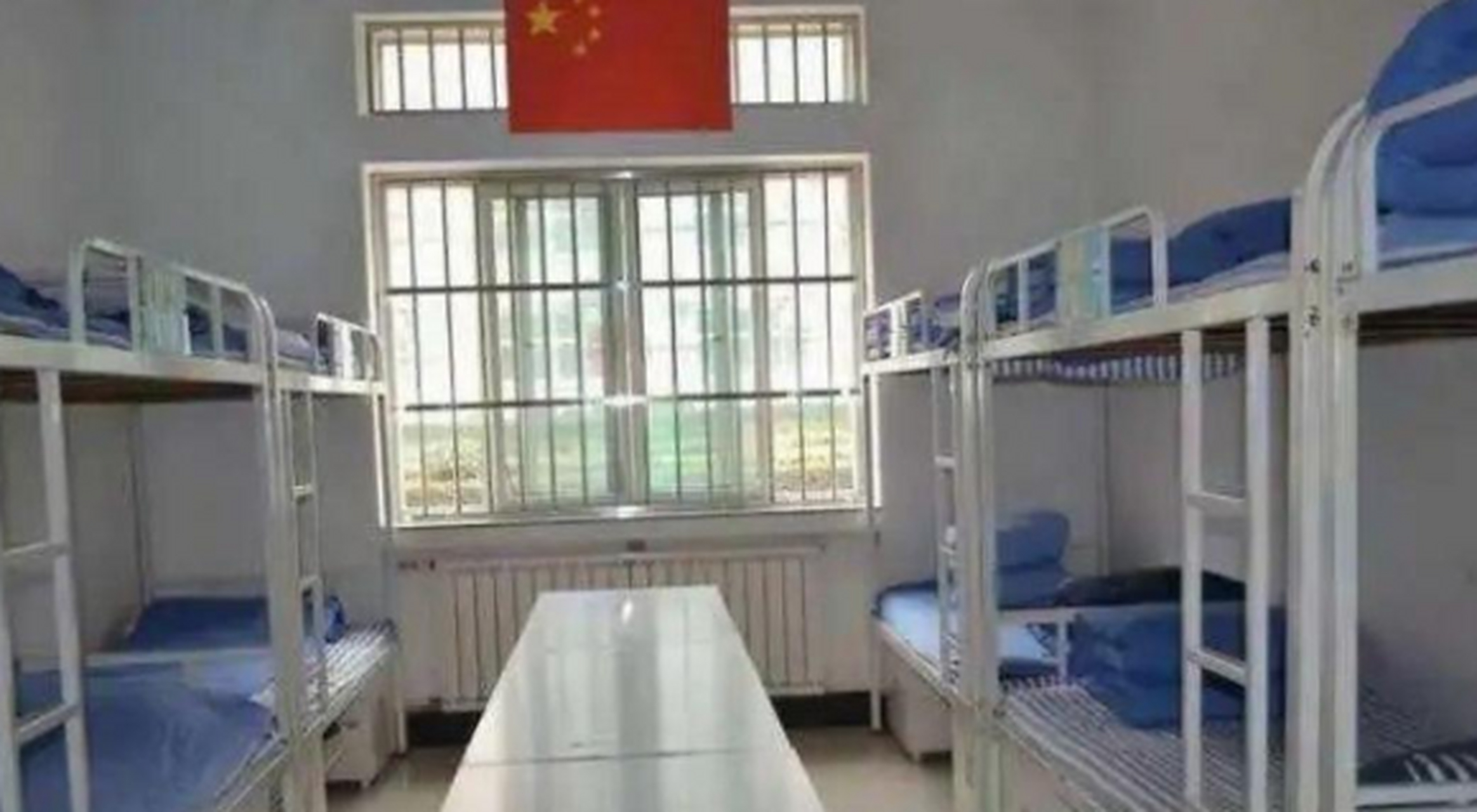 图一是我们宿舍,图二是监狱,不知道说些什么好