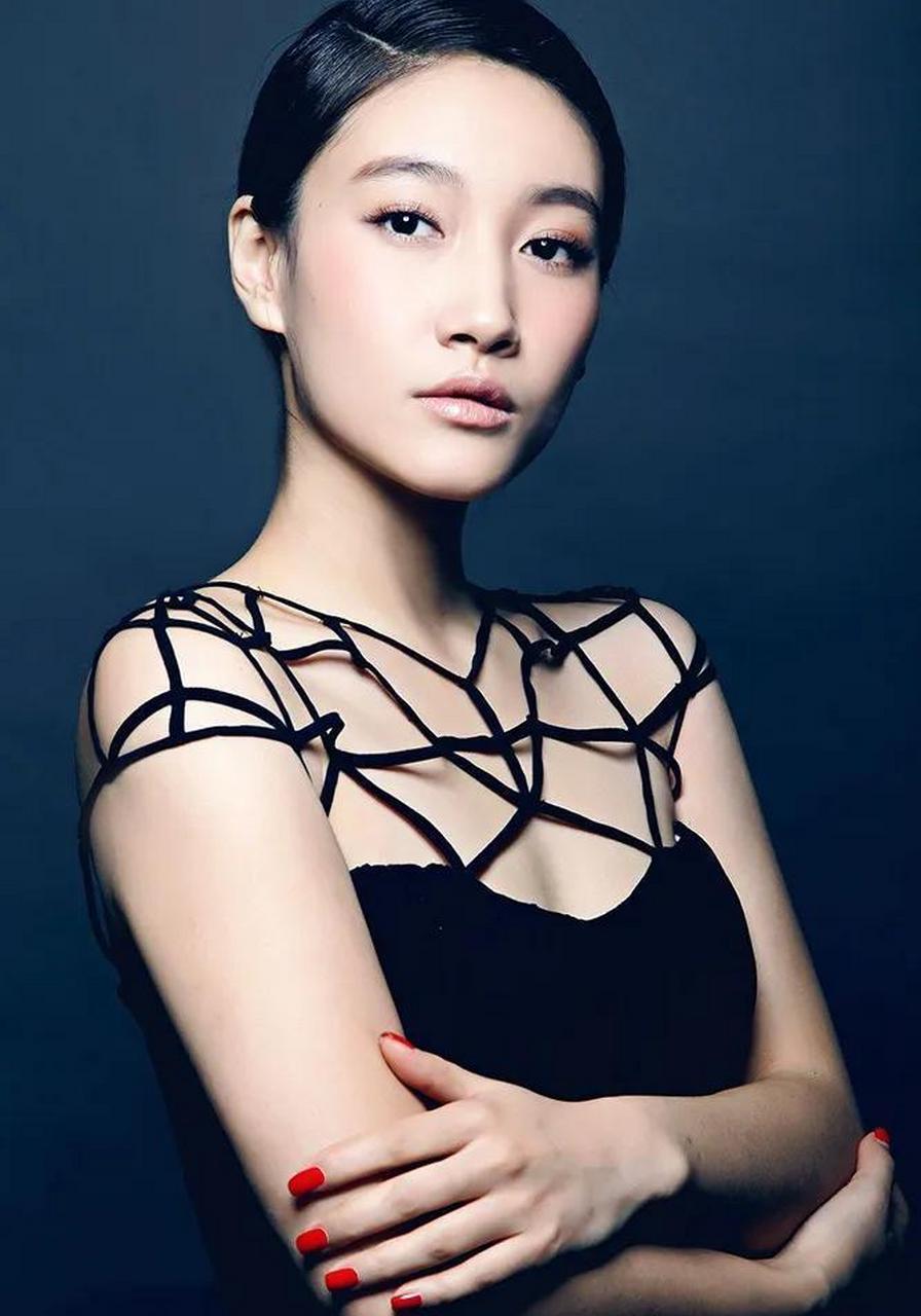 啜妮,一位女星的名字,你知道怎么读吗? 啜妮[chuài nī]