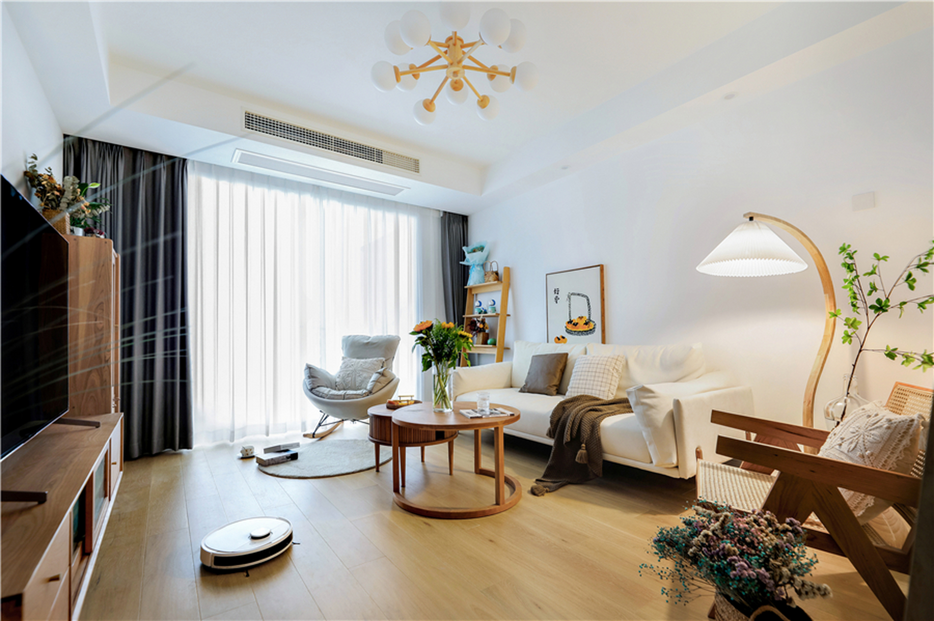 北欧日式原木风格装修效果图欣赏 由于业主对阳台的需求不大,我们利用