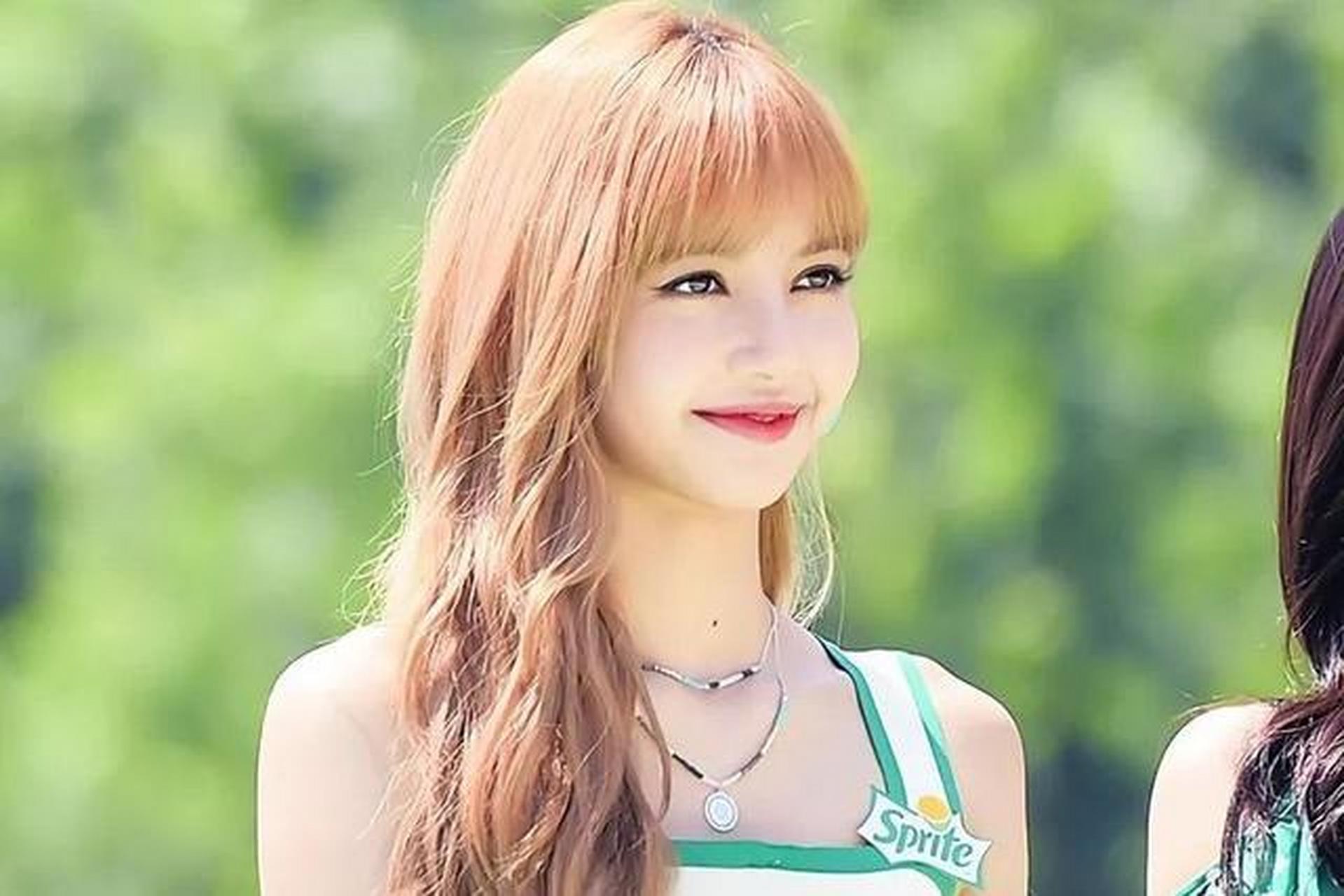 lisa笑起来很像"大嘴猴?生活中能笑成她这样的,还真不多