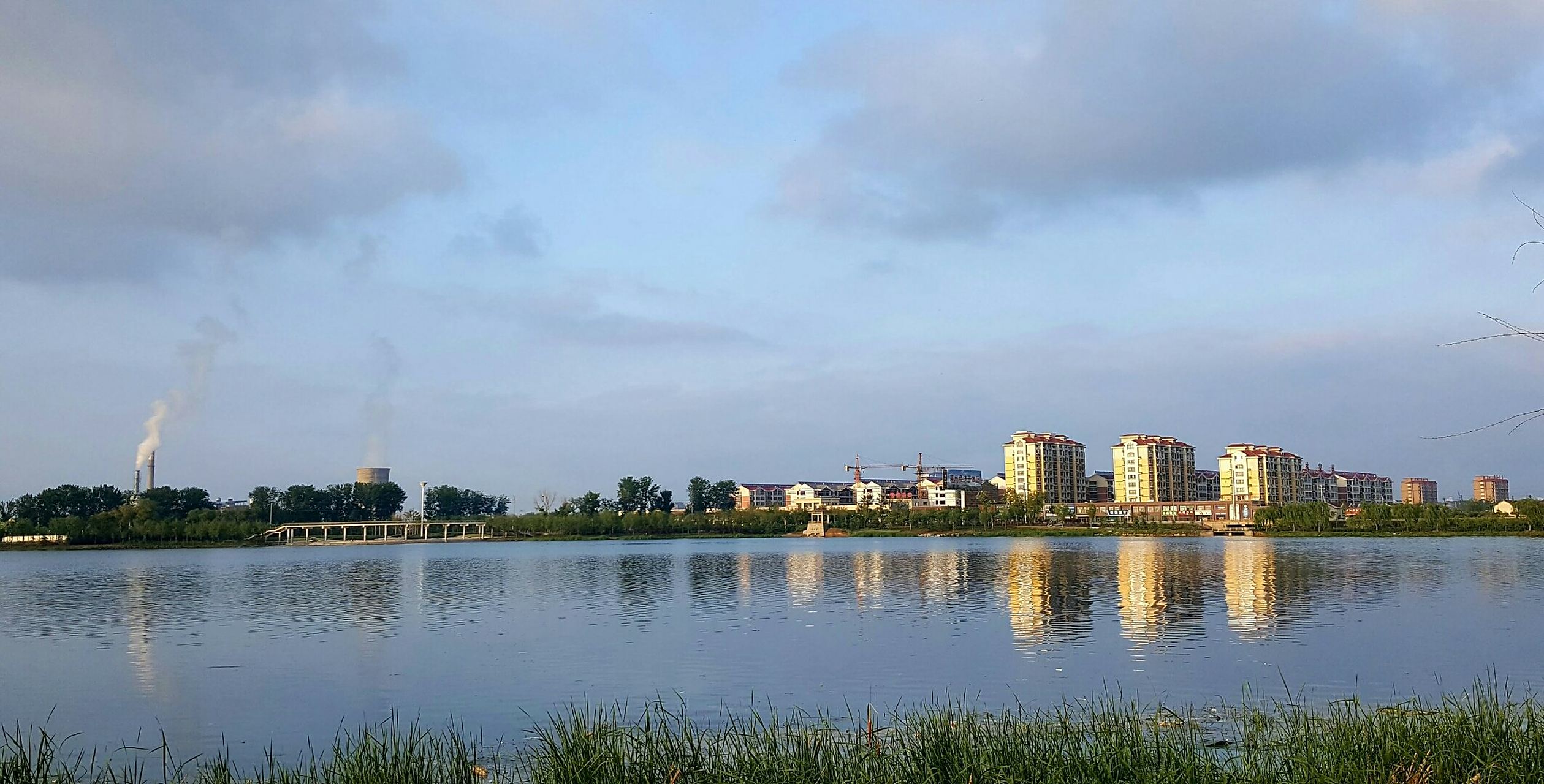 莱州市,山东省辖县级市,由烟台市代管,位于烟台市西部.