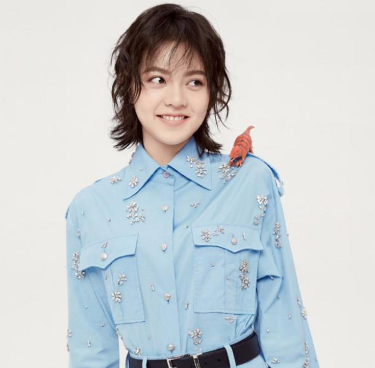 林妙妙摘下眼镜大变样,穿蓝长裙美炸了,撞衫迪丽热巴也丝毫不输 赵今