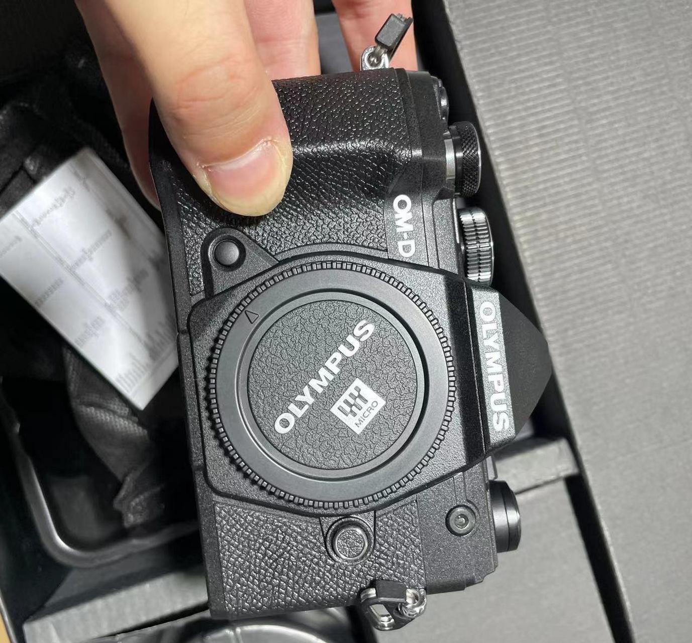 大晚上被女朋友吵的睡不着,看看海鲜市场,越看越上头,在索尼6400,佳能