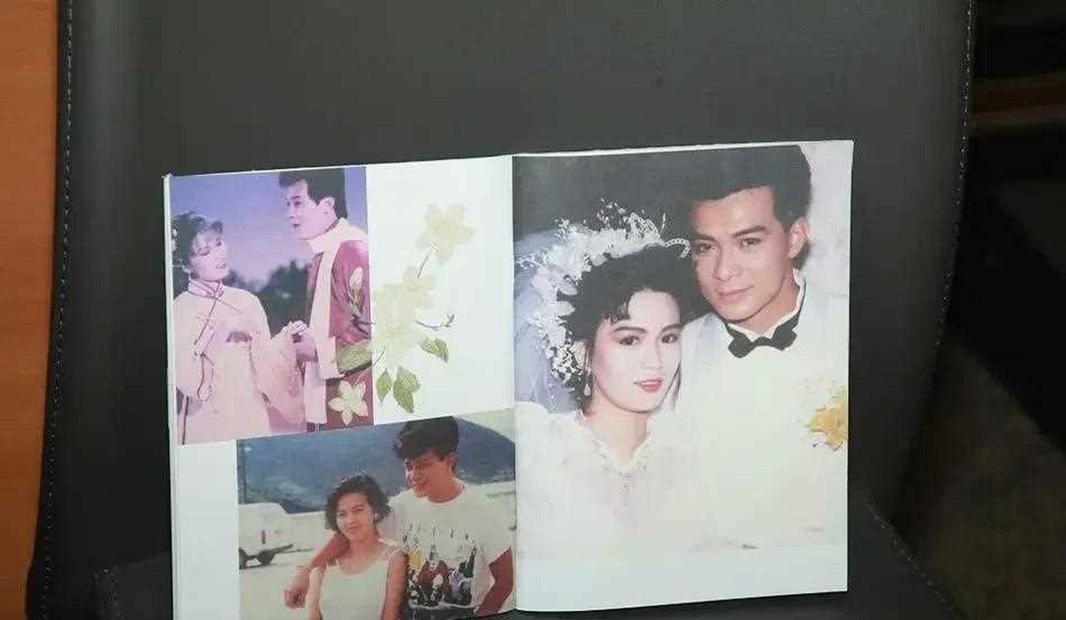 13日,黄日华妻子梁洁华设灵仪式在红磡世界殡仪馆举行,黄日华身穿黑色