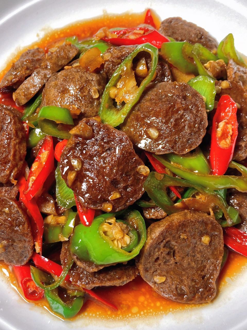 大家好,今天我要教大家如何将剩下的火锅牛肉丸变成一道美味的菜肴.