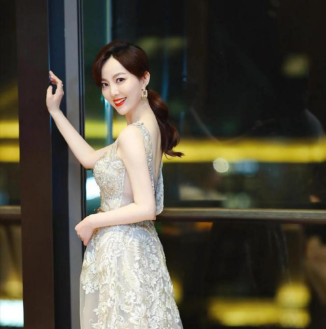 美女主持人余声