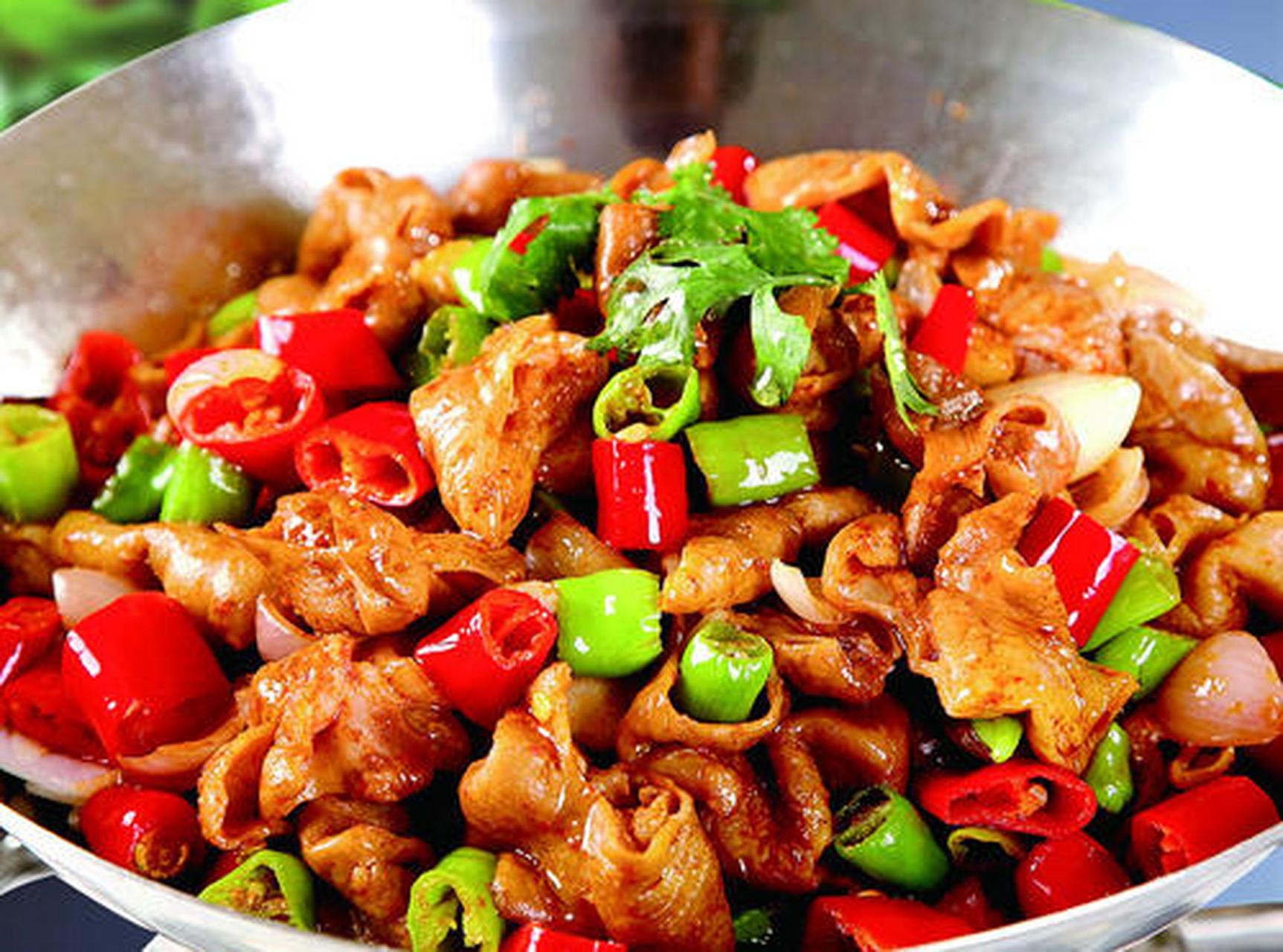 肥肠,这个是我妈最喜欢吃的一个食物,以前姥爷喝酒的时候,家里都会有