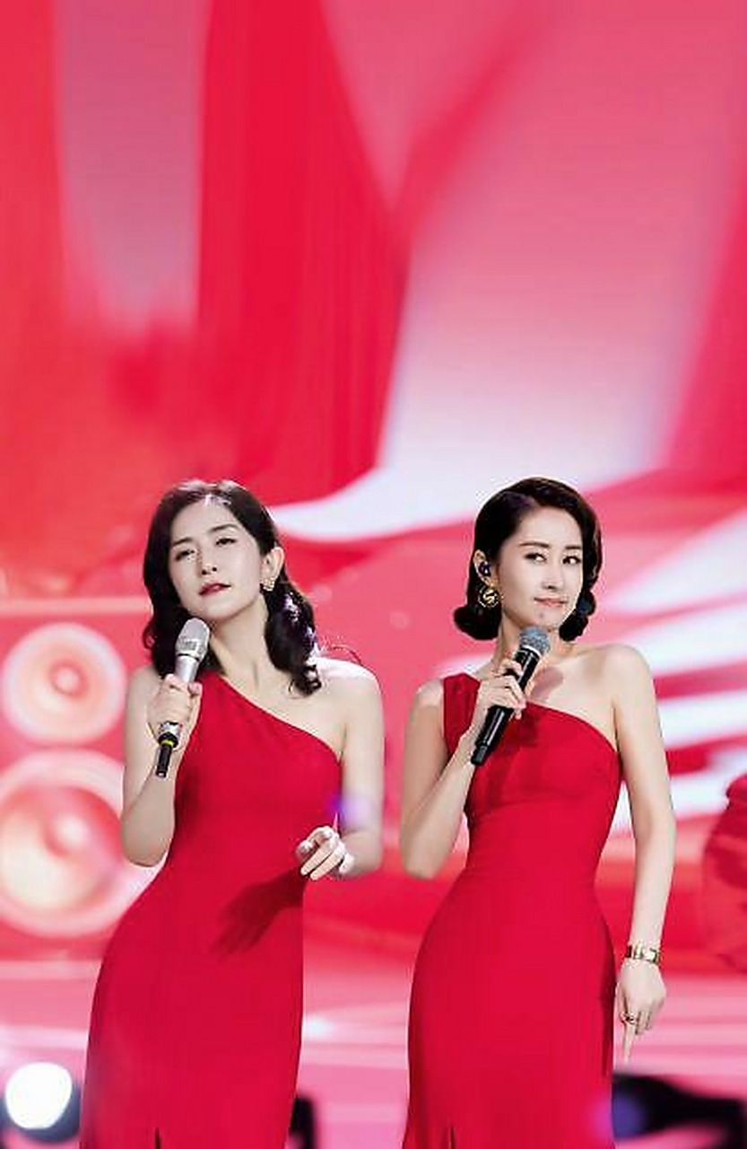 近日,谢娜在快本舞台上翻跳blackpink舞蹈,亮相即吸引全场视线.