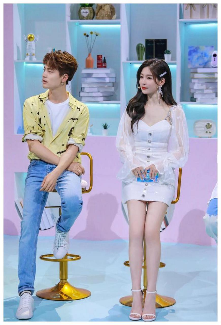 江苏电视台美女主持人陈烁