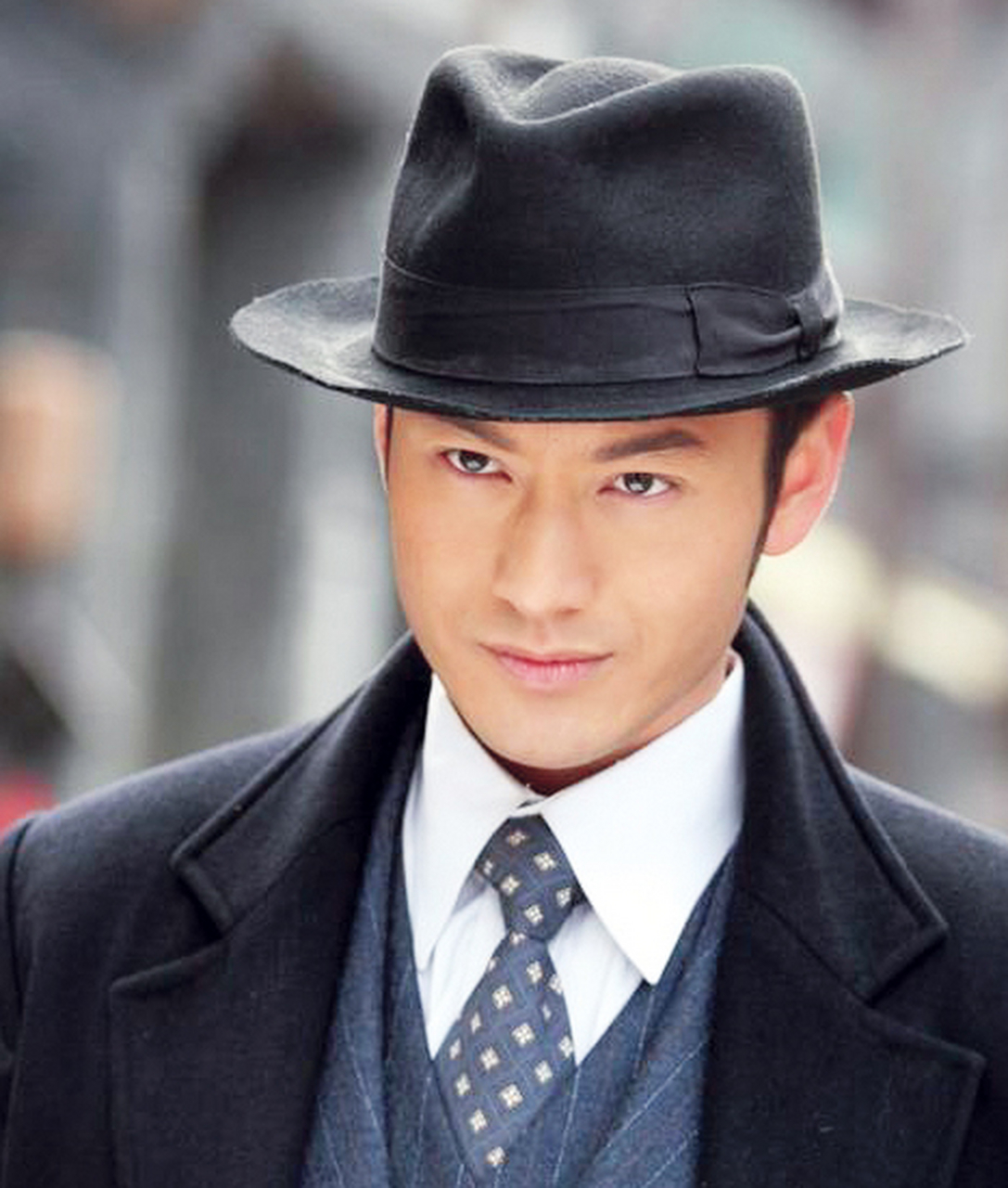 "  黄晓明接下《新上海滩》中的男主角许文强,可谓是一波三折.