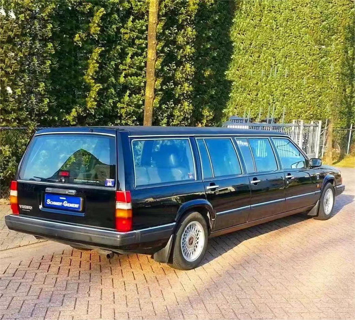 加长的沃尔沃760旅行车,七个车门!