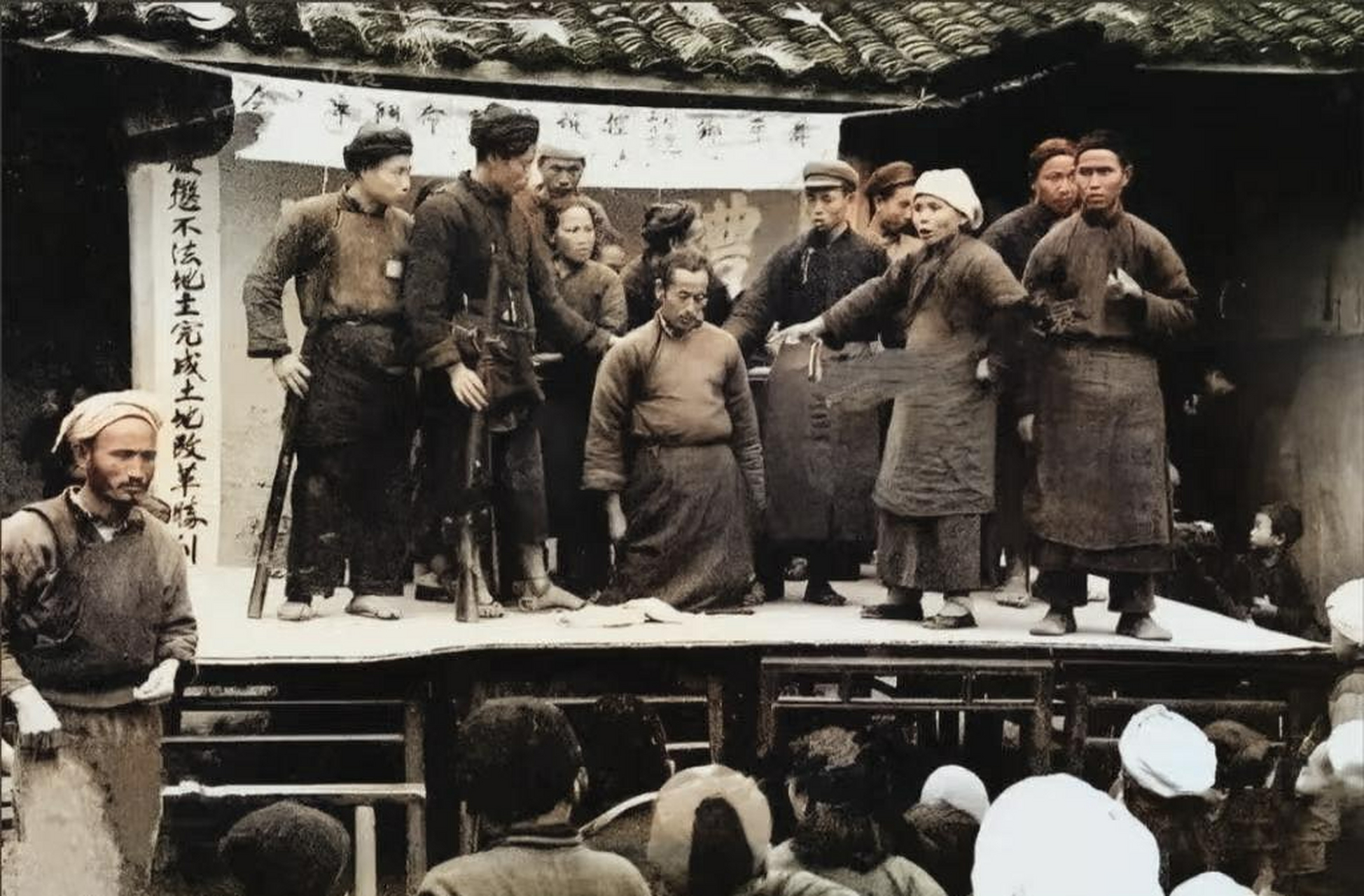 上世纪50年代,斗地主的真实场景.