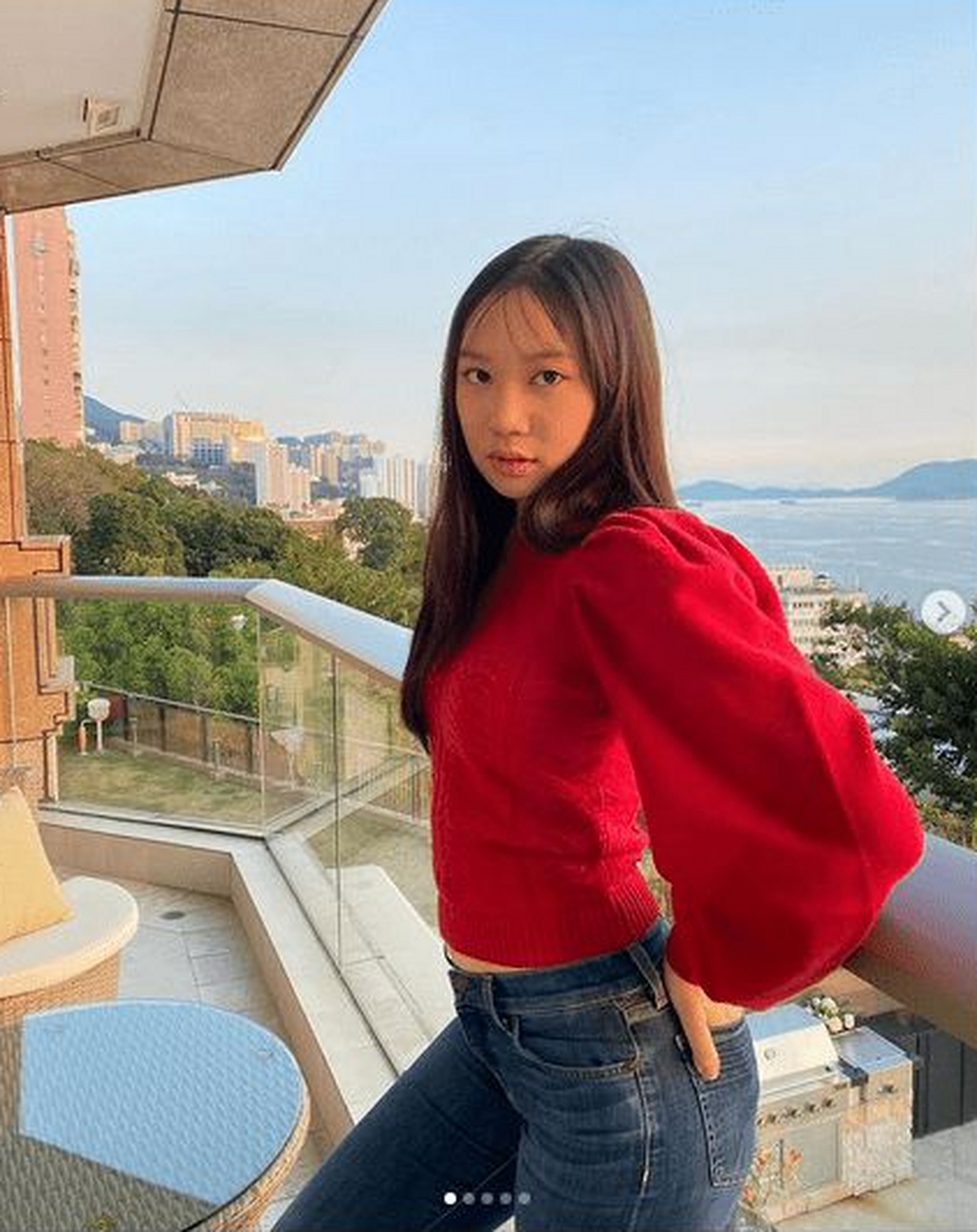 很多人预计甄子丹女儿要当星二代,但是没想到这么快.