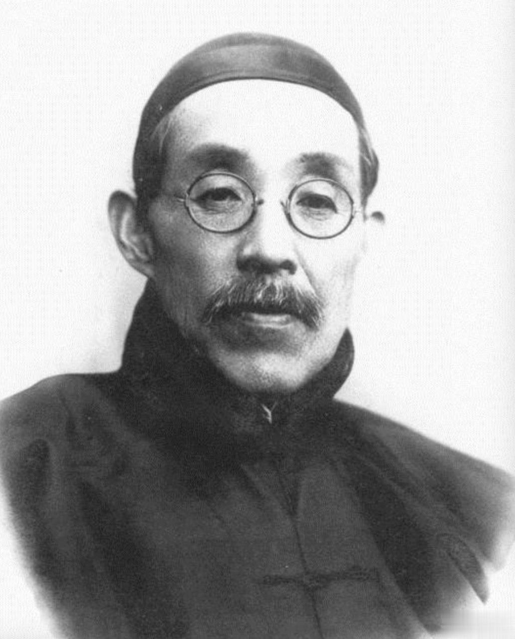 严修应试科举考八股文,中二甲第十一名.