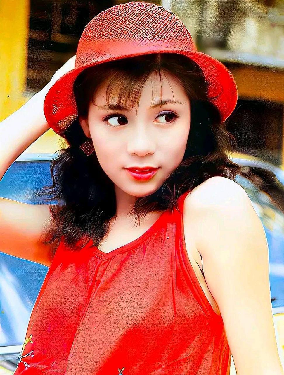 80年代港台明星,没有一个女明星如翁美玲这样红遍两岸三地的,还带动了