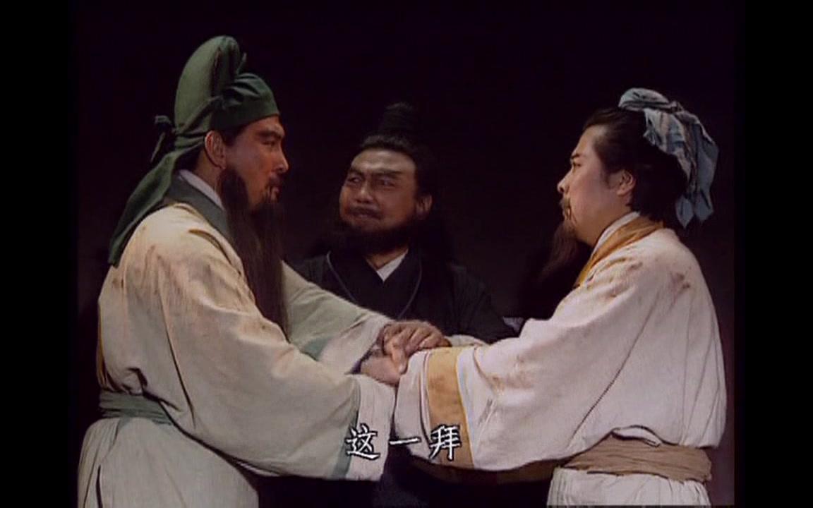 有一天,刘备下令关羽杀掉张飞.