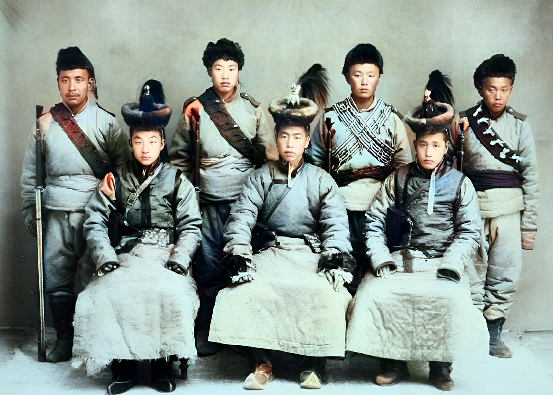 这些蒙古贵族虽然一直过着锦衣玉食的生活,但他们心里并不安稳.