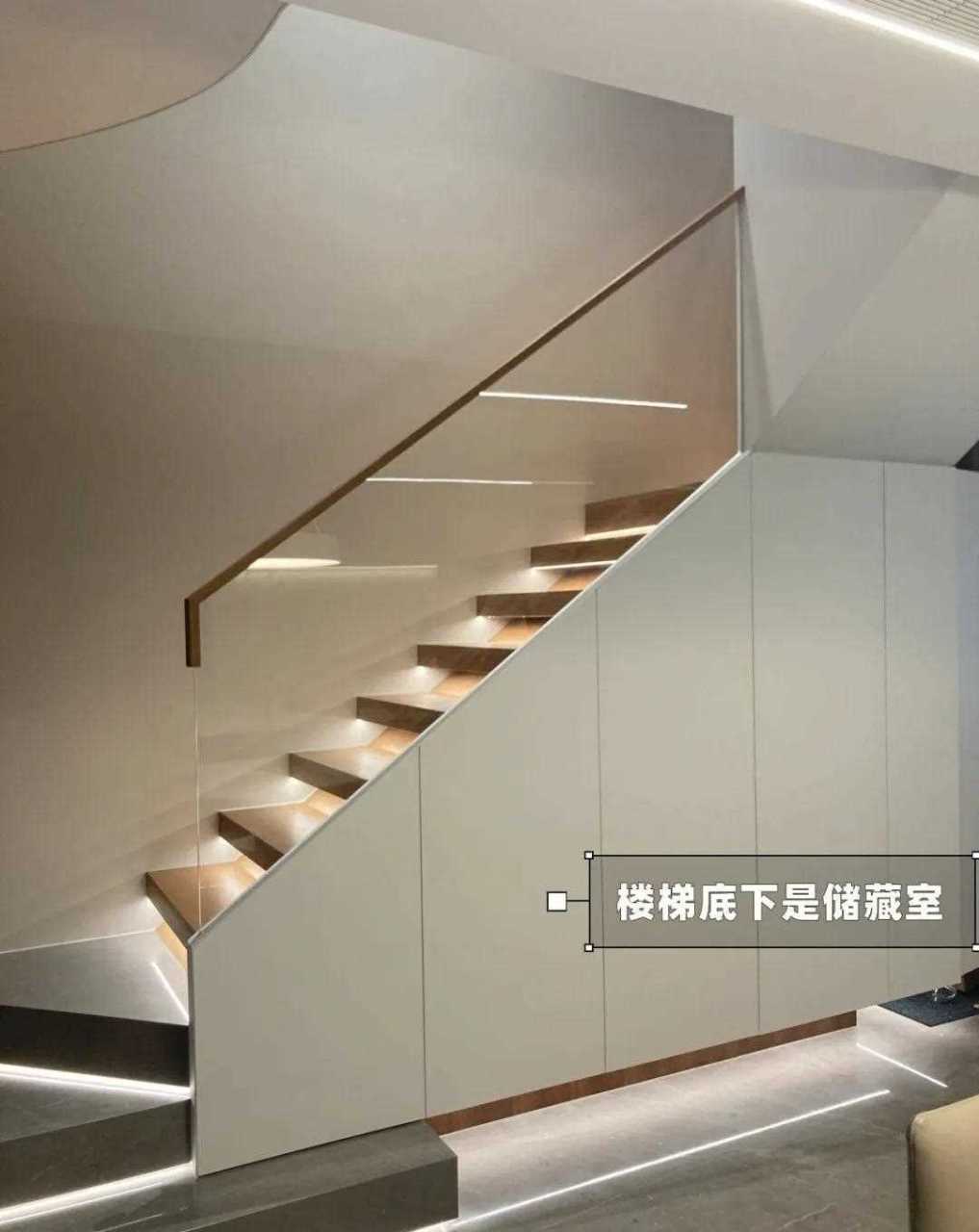 7字形楼梯分享 前两天有业主问我:我家楼梯该怎么设计又好看又实用,这