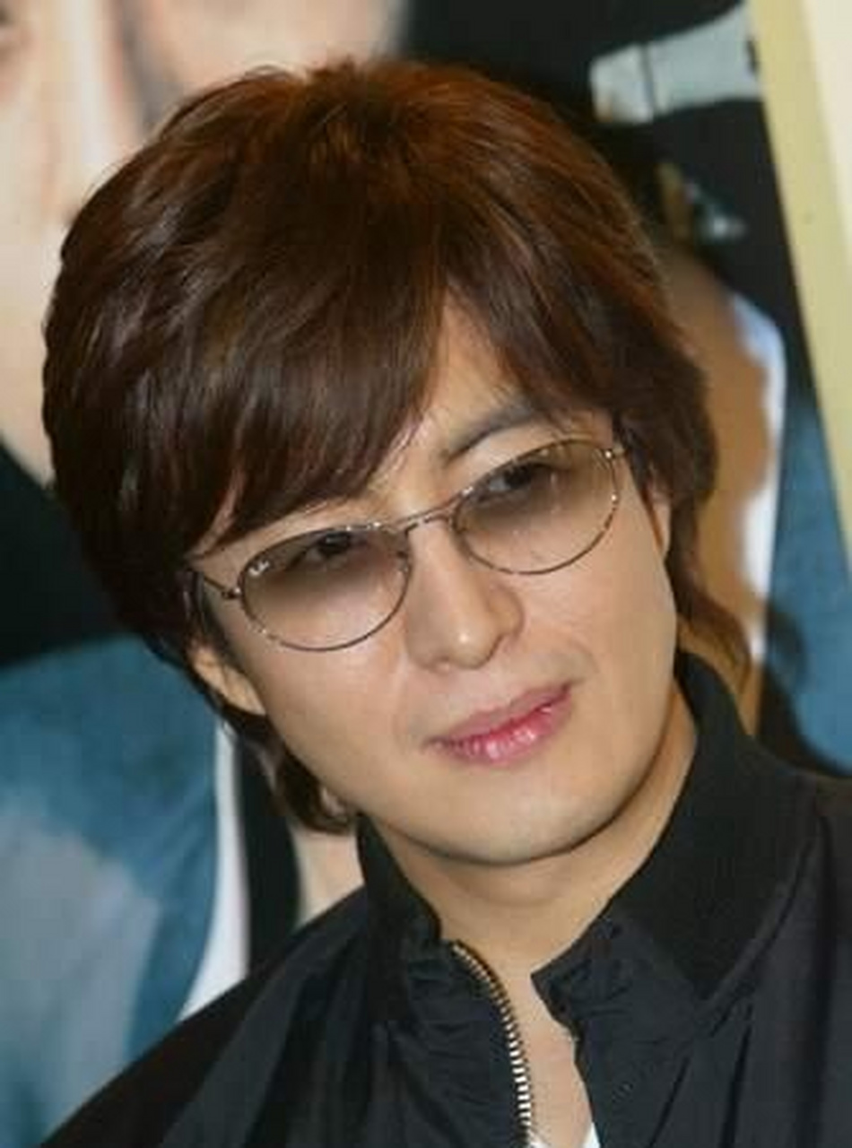 在电视剧《青春斗》中王阳饰演关山一角,他在剧中和郑爽饰演的向真有