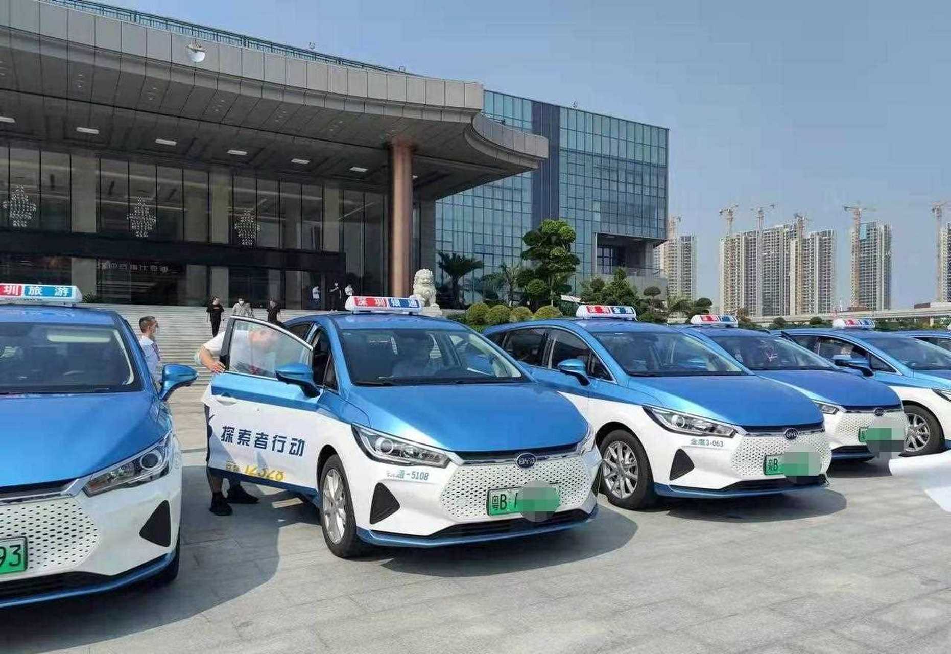 随着深圳出租车的更新换代,我们看到比亚迪新老e6的接力棒已经传递