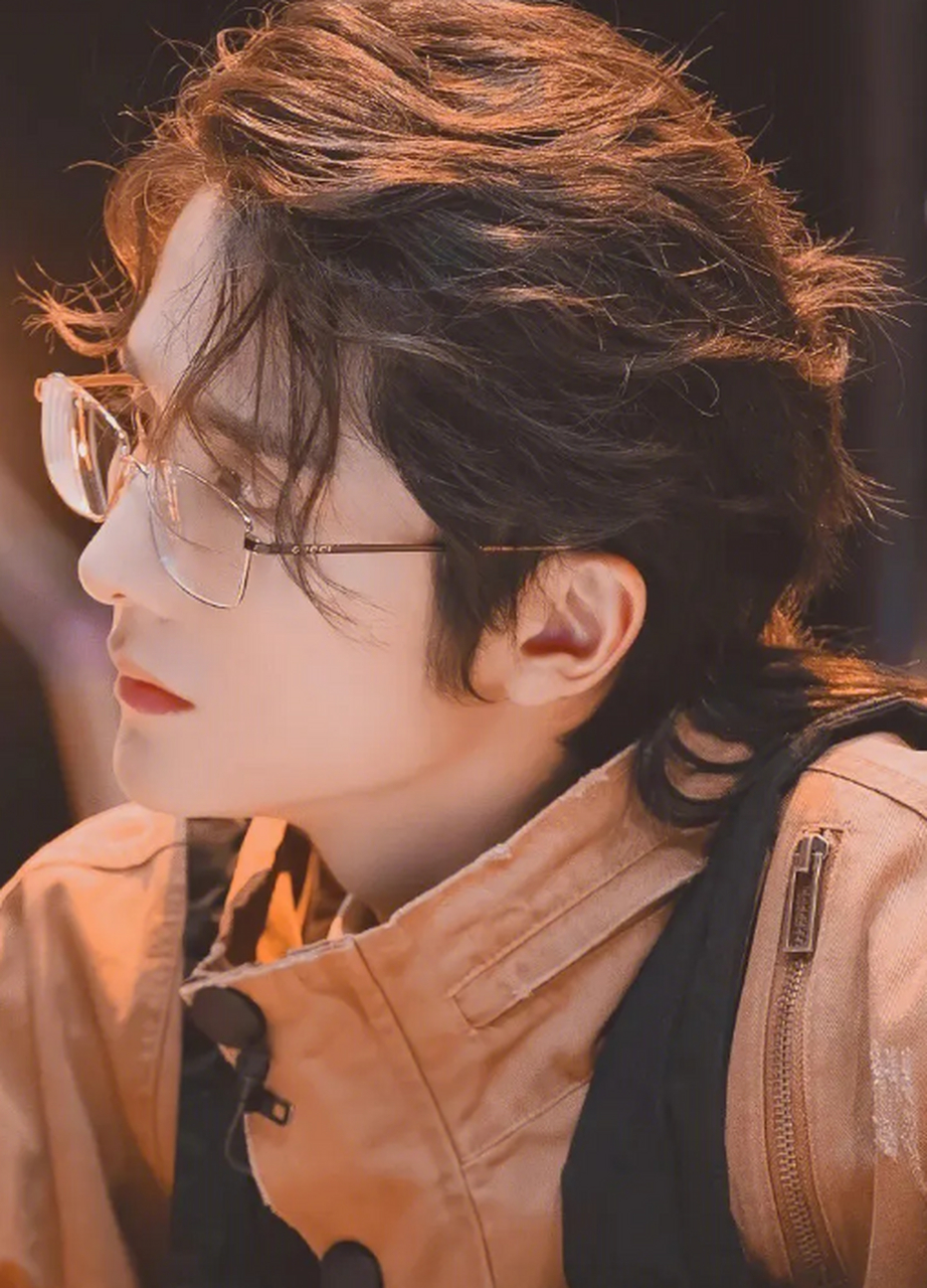 网传张新成和付辛博的耽改电视剧《默读》即将上线,主要是有《君子盟