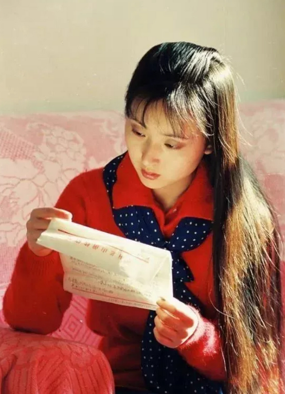 2007年,陈晓旭患上乳腺癌病重,弥留之际,她给好友周岭打去电话,她想要