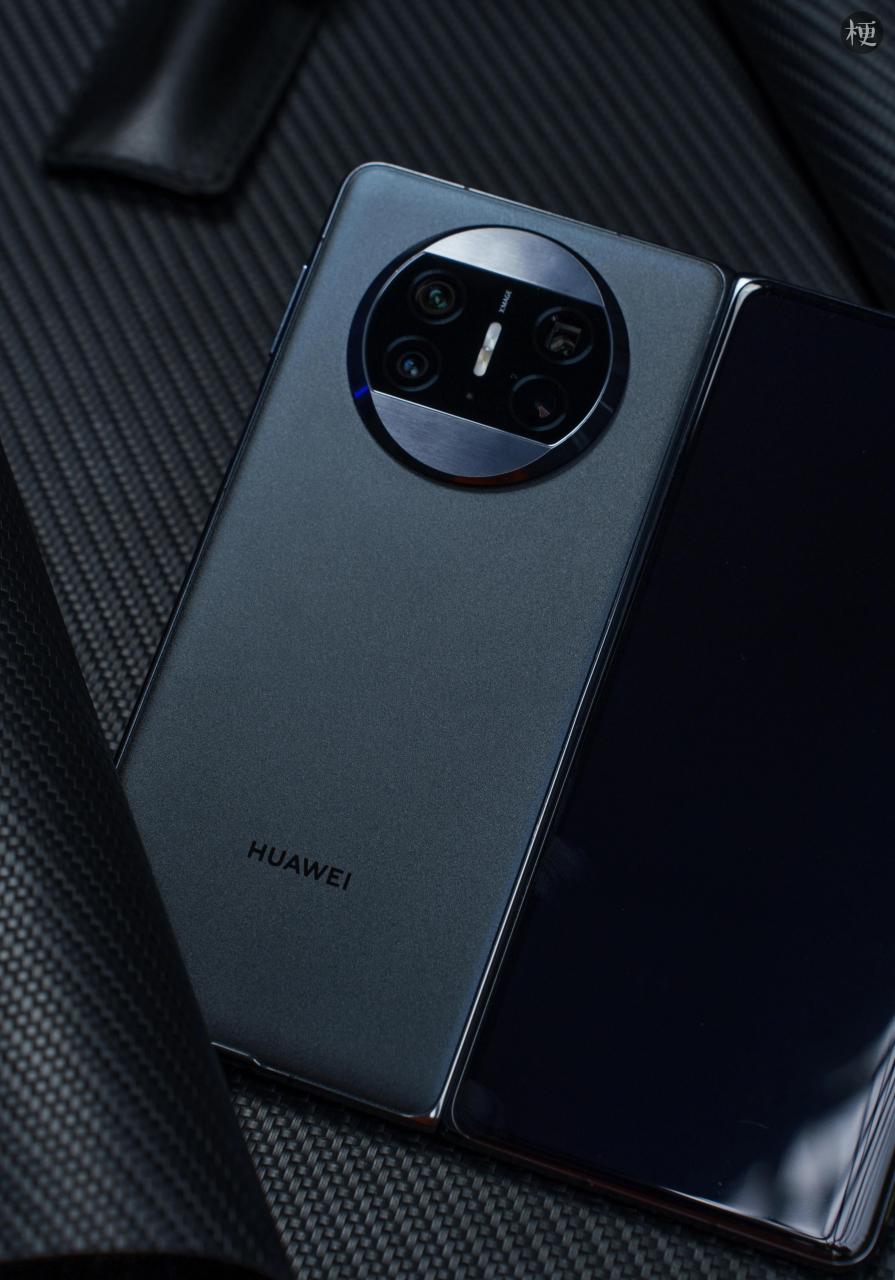 来组华为mate x3 羽纱黑 图赏  华为mate x3直到上手的那一刻,才知道
