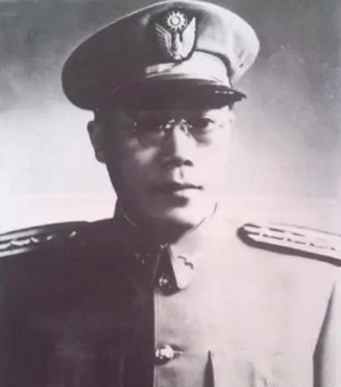 1947年7月27日夜,上海金都戏院发生血案,警察和宪兵火并,波及无辜群众