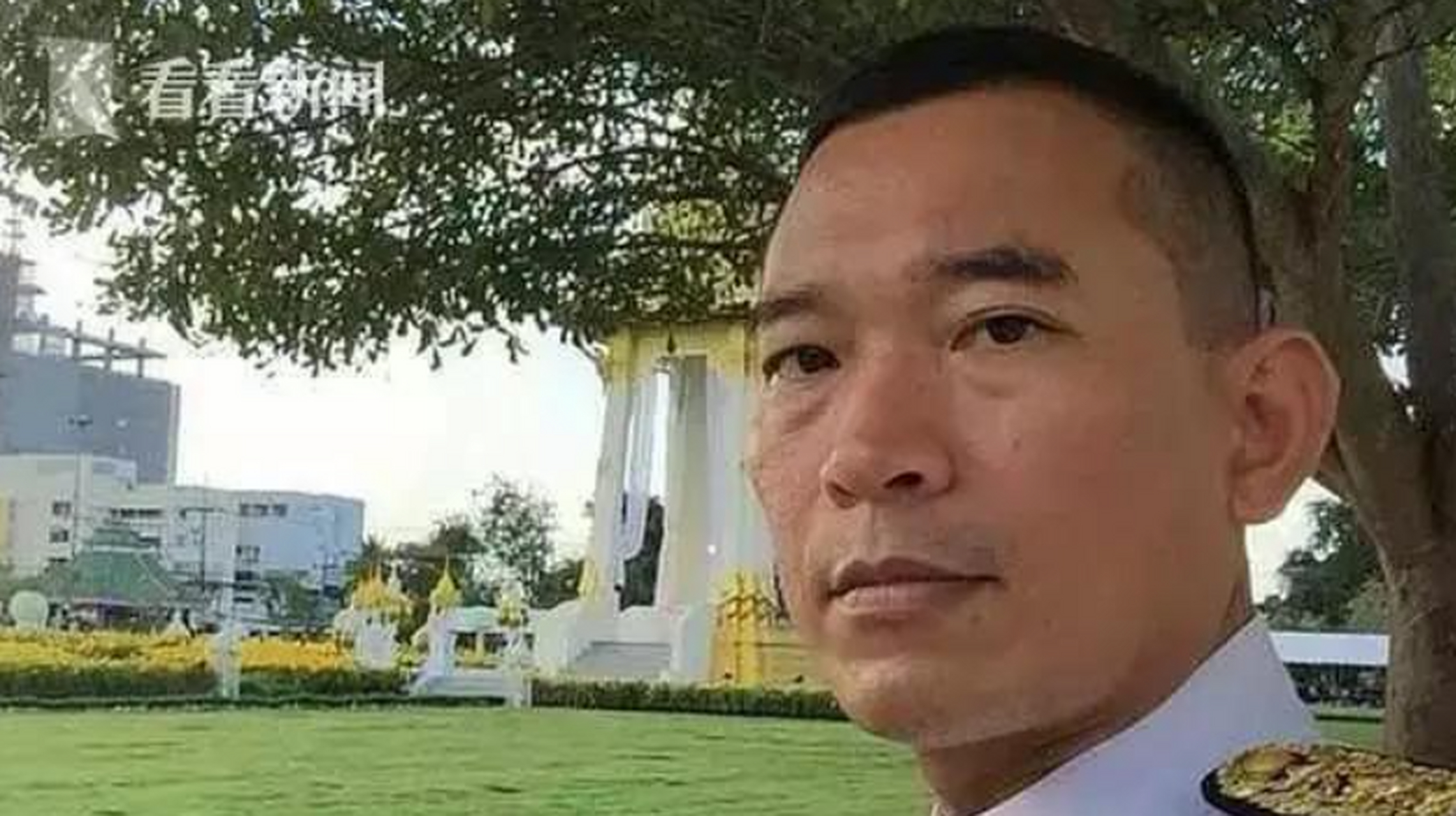 2019年,泰国法官卡纳功读完一宗杀人案的判决词后,拿出手枪朝着自己扣