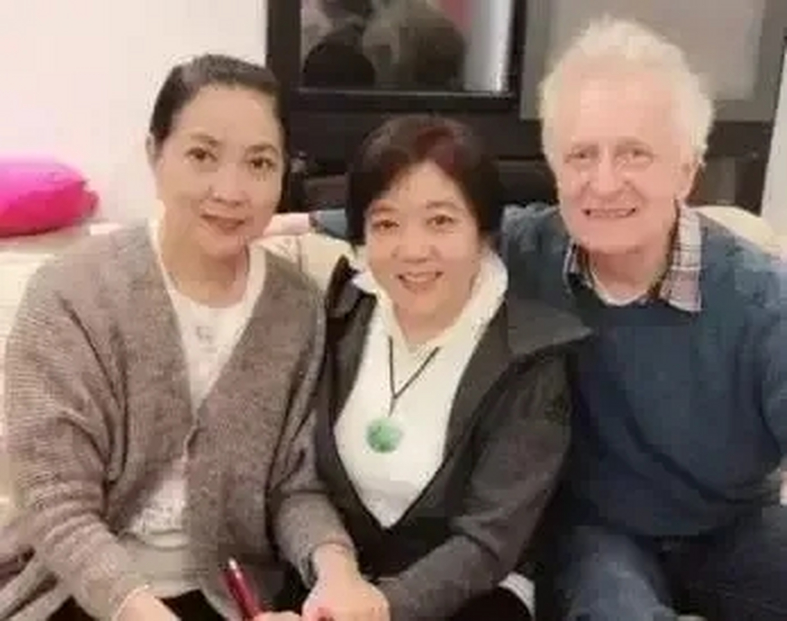 在一次采访里,沈丹萍提到家里雇了保姆后,经常丢钱.