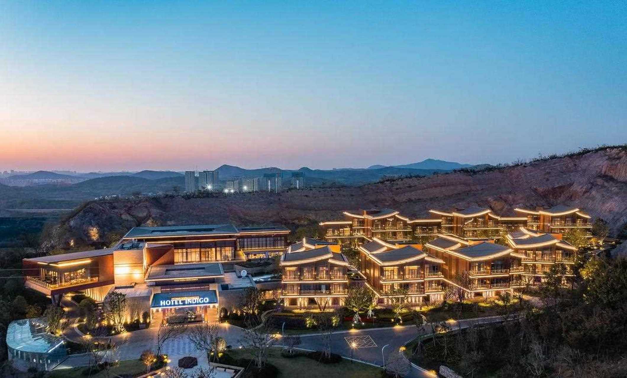 南京园博园英迪格酒店 酒店坐落于南京江宁汤山园博园紫东中心地带